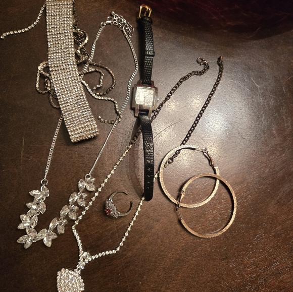 Elegant Silver and Gold Jewelry Set - Picture 4 of 7